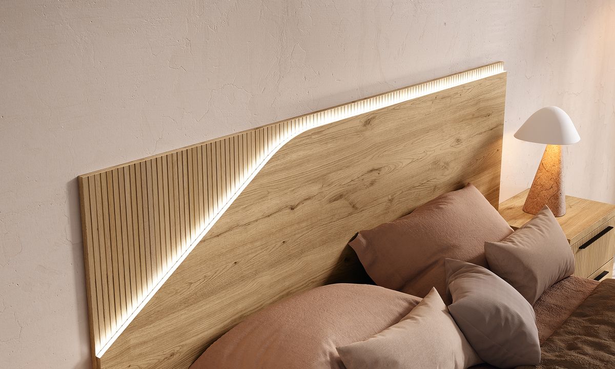 Cabecero de madera con luz en diagonal